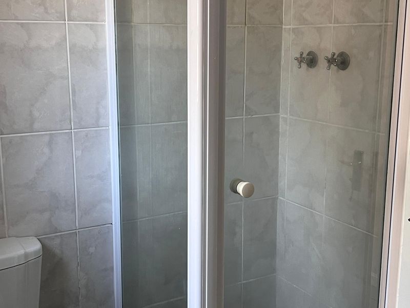 Generous  2 Bedroom Apartment  To Let in Parkland  Available 1 June 2026 - Photo 9