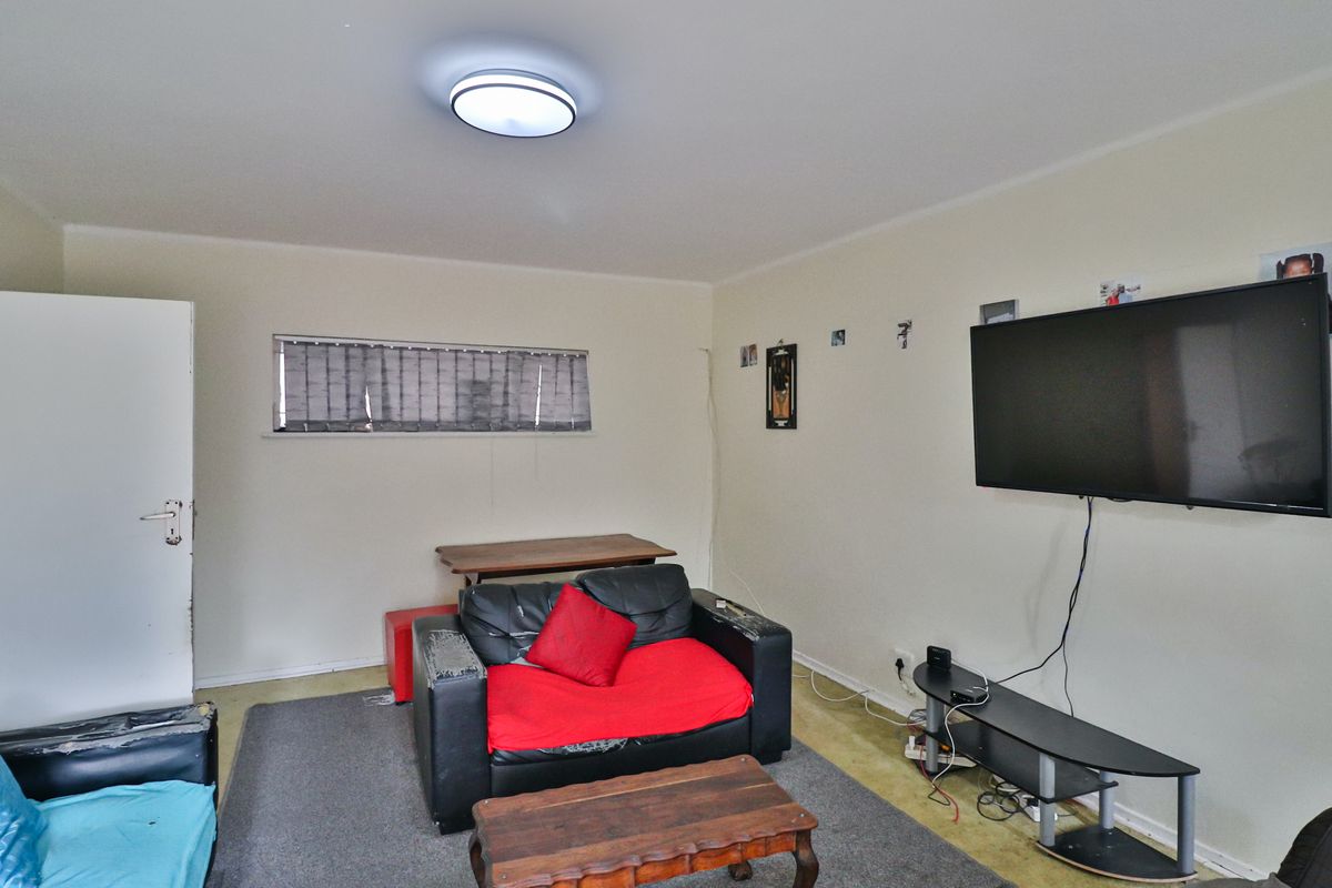 2 BED 1 BATH APARTMENT FOR SALE - Photo 3