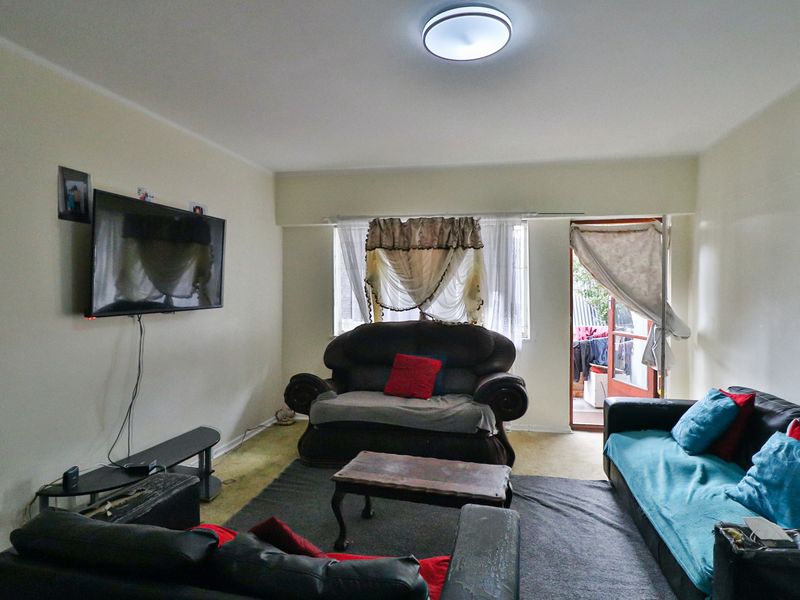 2 BED 1 BATH APARTMENT FOR SALE - Photo 2