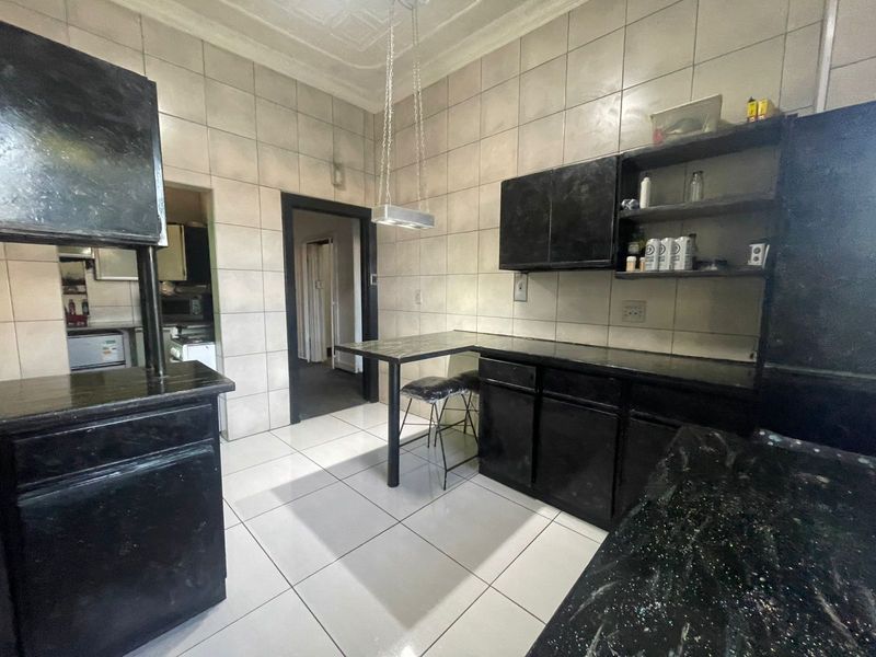 4 Bedroom house for sale - Photo 6