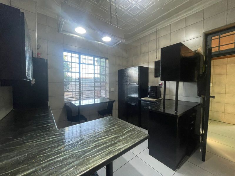 4 Bedroom house for sale - Photo 7