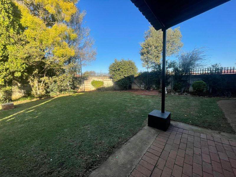 4 Bedroom house for sale - Photo 4