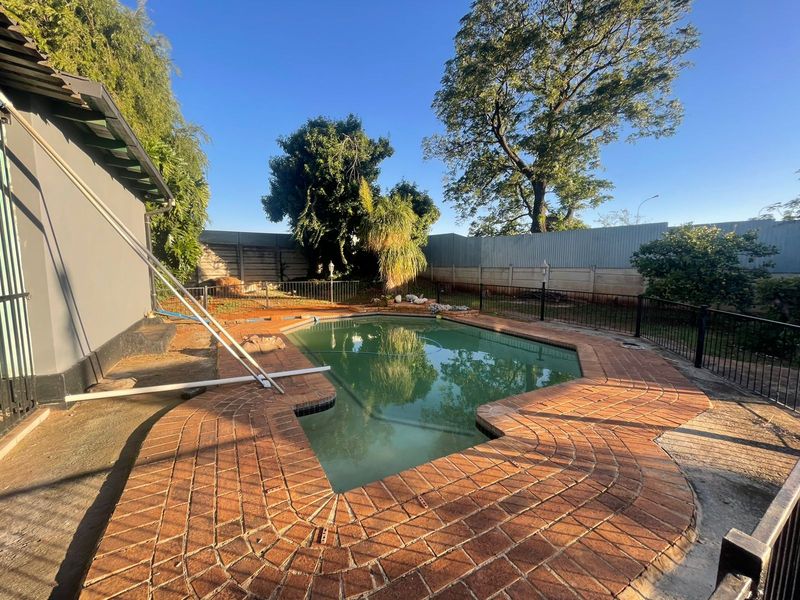4 Bedroom house for sale - Photo 3