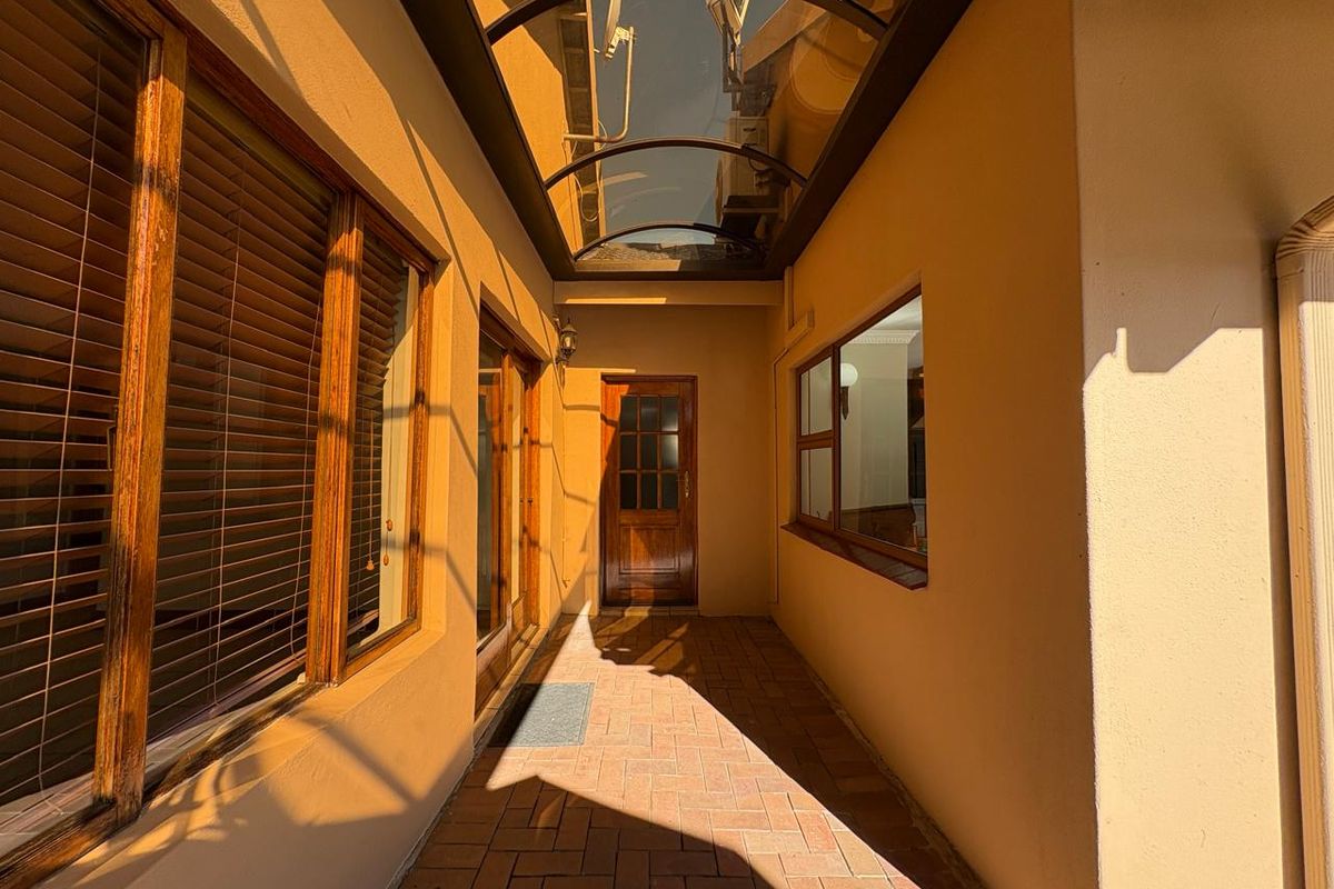 5 bedroom house for sale - Photo 2