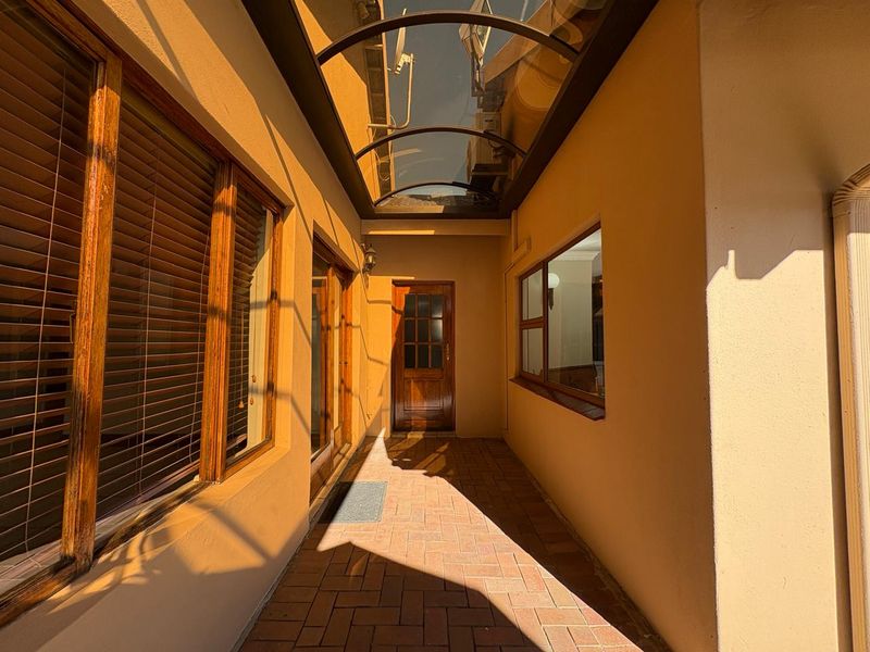 5 bedroom house for sale - Photo 2