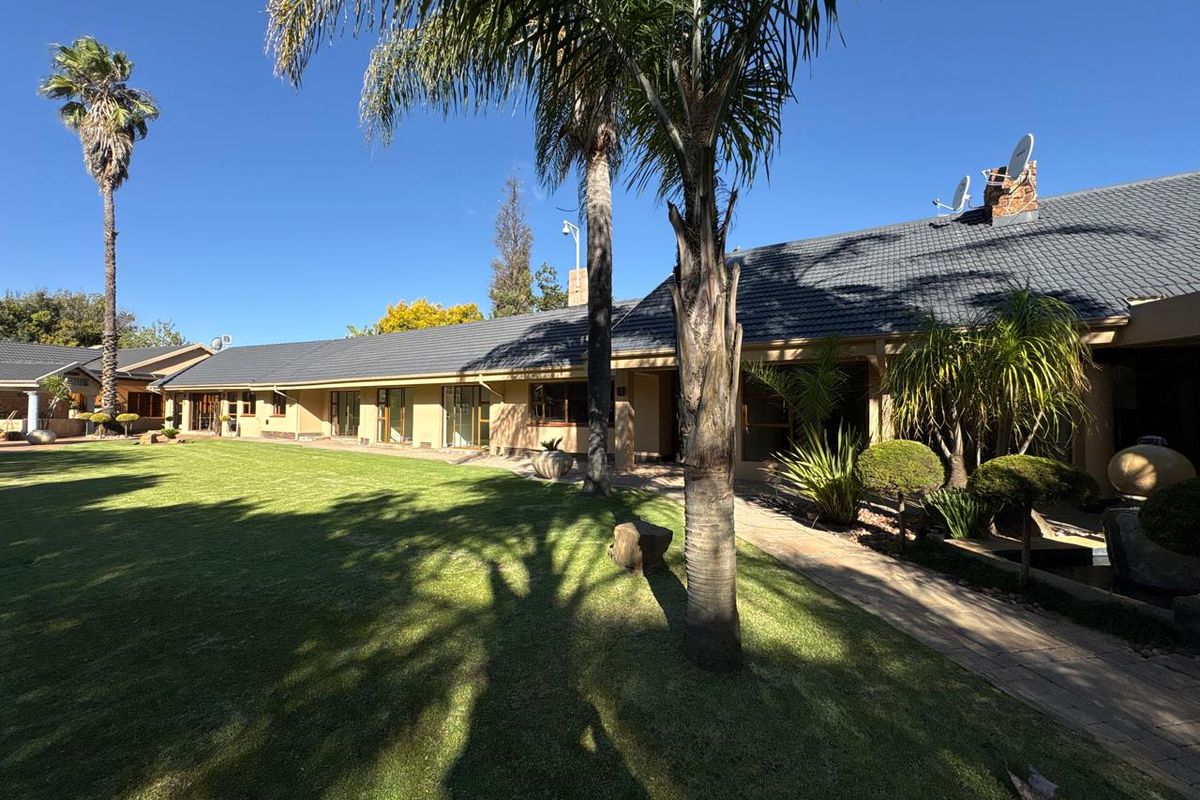 5 bedroom house for sale - Photo 3