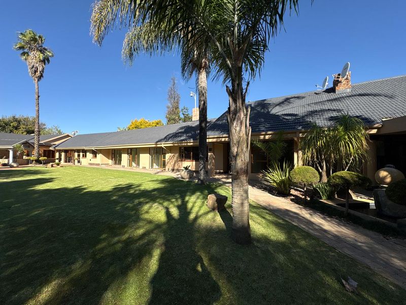 5 bedroom house for sale - Photo 3