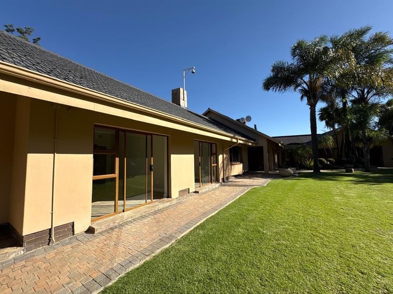 5 bedroom house for sale - Photo 5