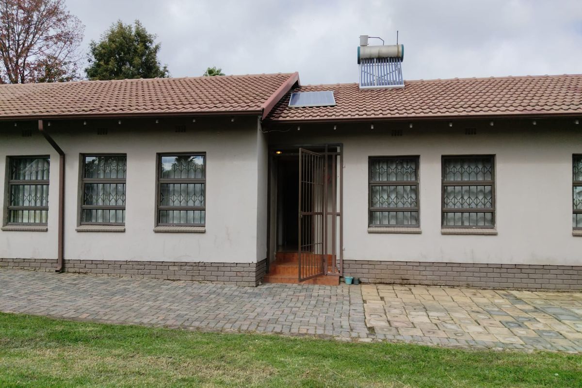3-Bedroom Family Home for Sale in Birch Acres - Photo 3