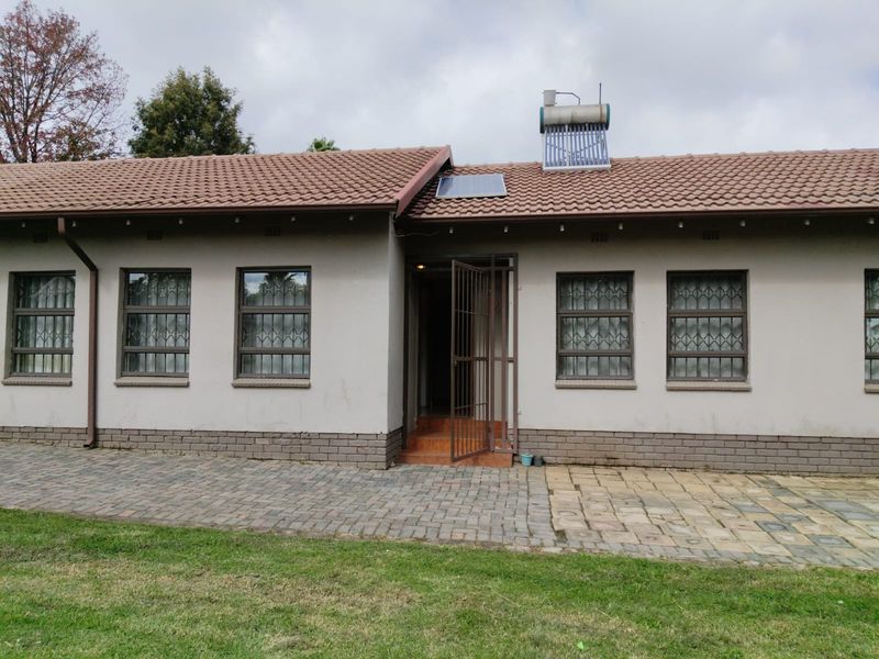 3-Bedroom Family Home for Sale in Birch Acres - Photo 3