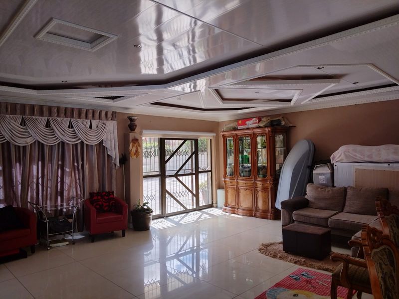 3-Bedroom Family Home for Sale in Birch Acres - Photo 4