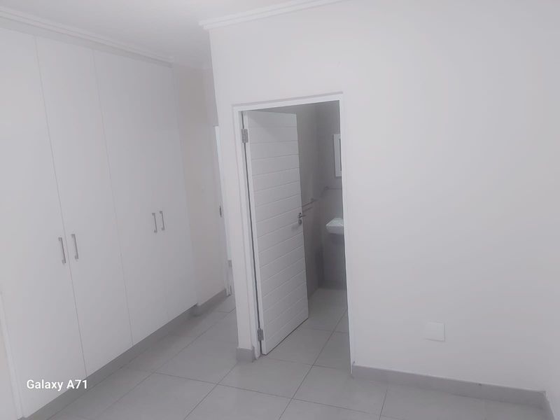 Stylish Two Bedroom Apartment To Let In 41 Degrees - Photo 10