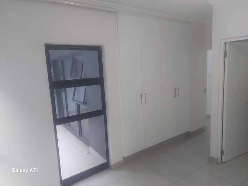 Stylish Two Bedroom Apartment To Let In 41 Degrees - Photo 9