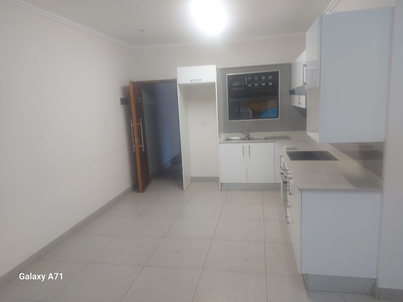Stylish Two Bedroom Apartment To Let In 41 Degrees - Photo 2