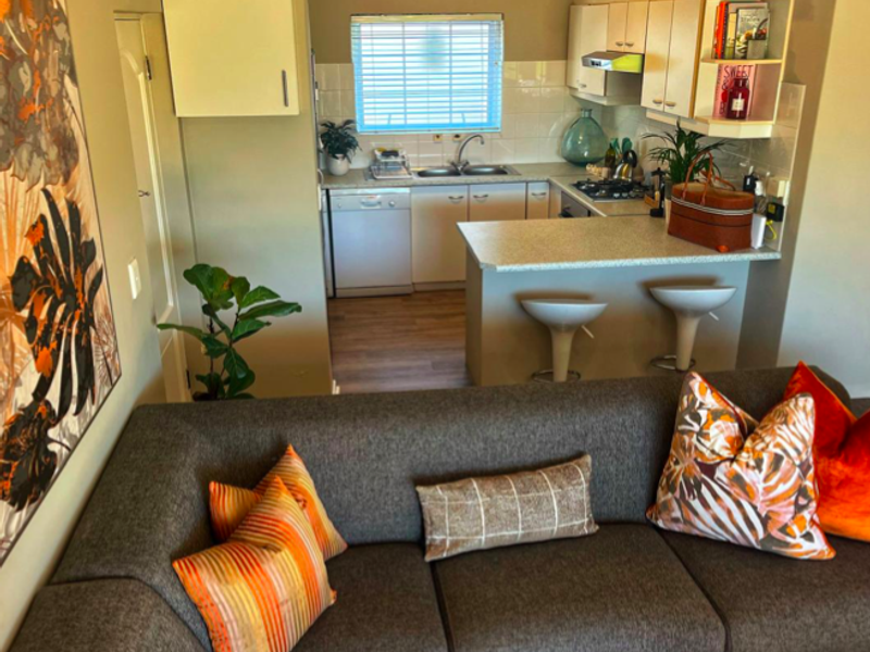 Newly Renovated Spacious 2-Bedroom Ground Floor Apartment with scenic views, Tokai - Photo 2