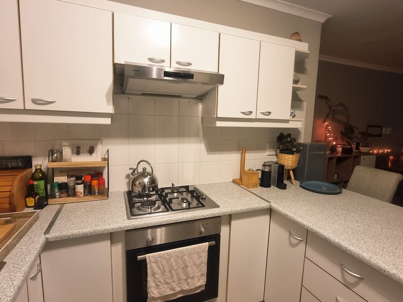 Newly Renovated Spacious 2-Bedroom Ground Floor Apartment with scenic views, Tokai - Photo 6