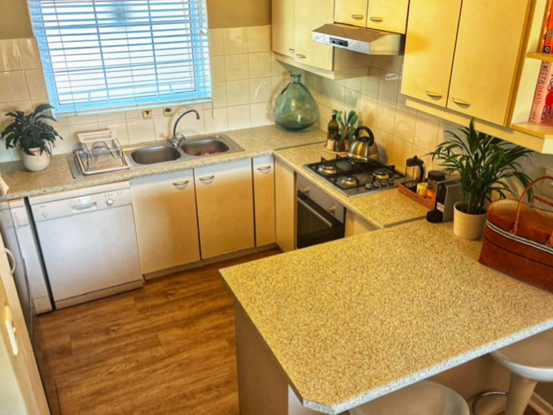 Newly Renovated Spacious 2-Bedroom Ground Floor Apartment with scenic views, Tokai - Photo 8