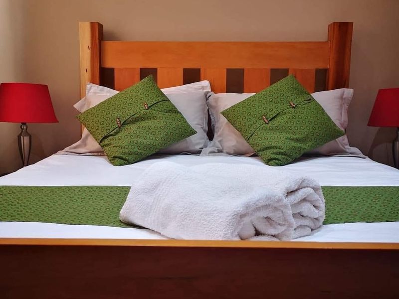 COLCHESTER FURNISHED 4 BED 4.5 BATH + 2 FLATLETS AVAILABLE FOR RENT - Photo 6