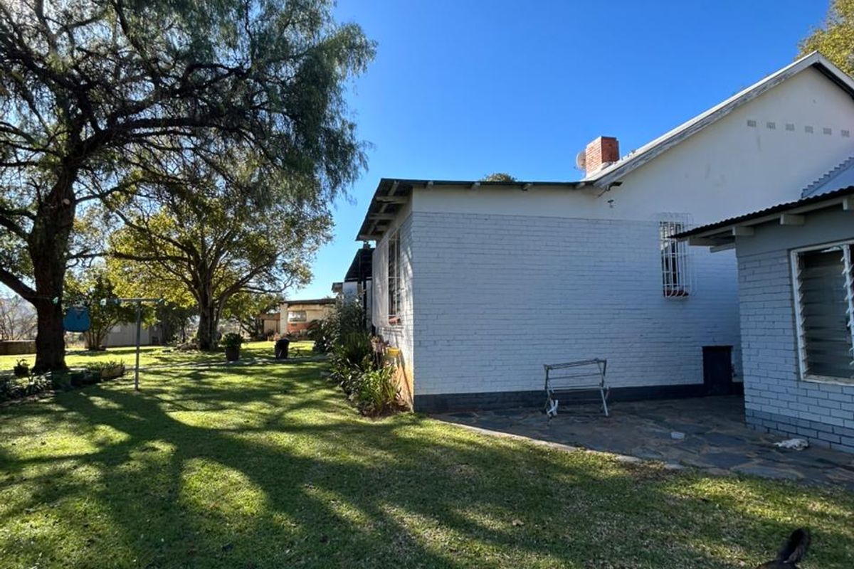 Prime 42 Ha Hartbeespoort Rural Farm with 3 Income-Generating Homes + Extras - Photo 2