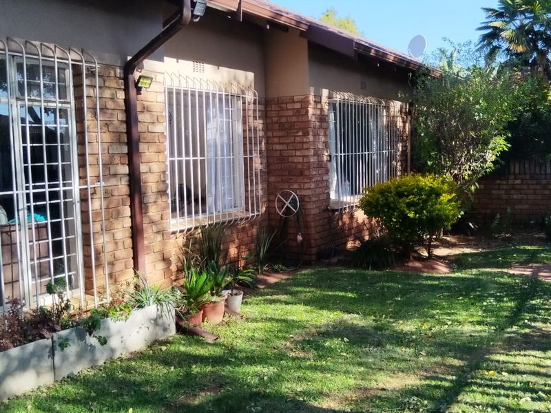 2 Bedroom simplex with Double garage to rent - Photo 7