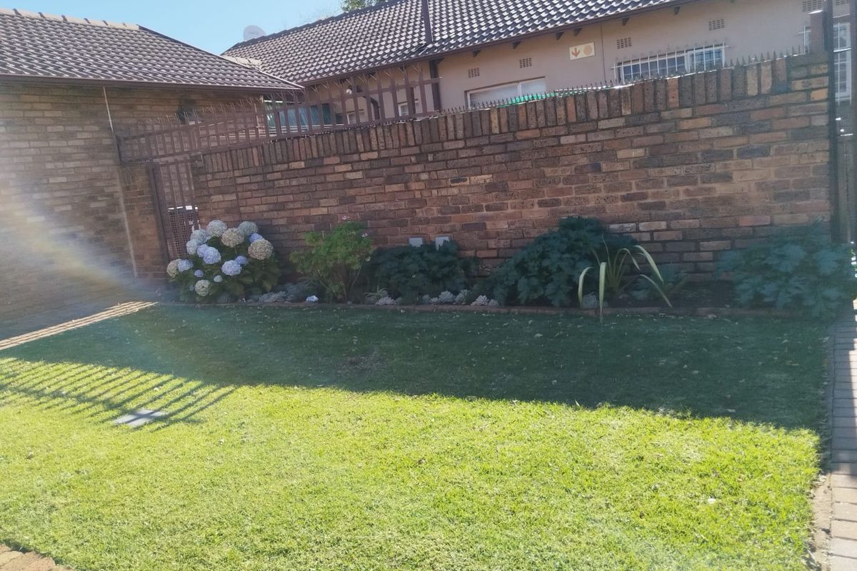 2 Bedroom simplex with Double garage to rent - Photo 2