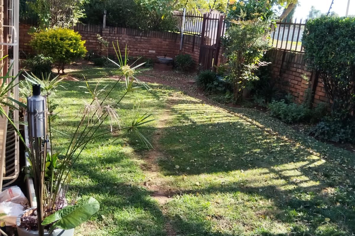 2 Bedroom simplex with Double garage to rent - Photo 3
