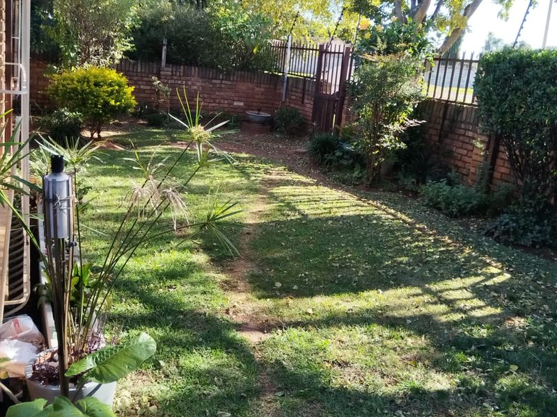 2 Bedroom simplex with Double garage to rent - Photo 3