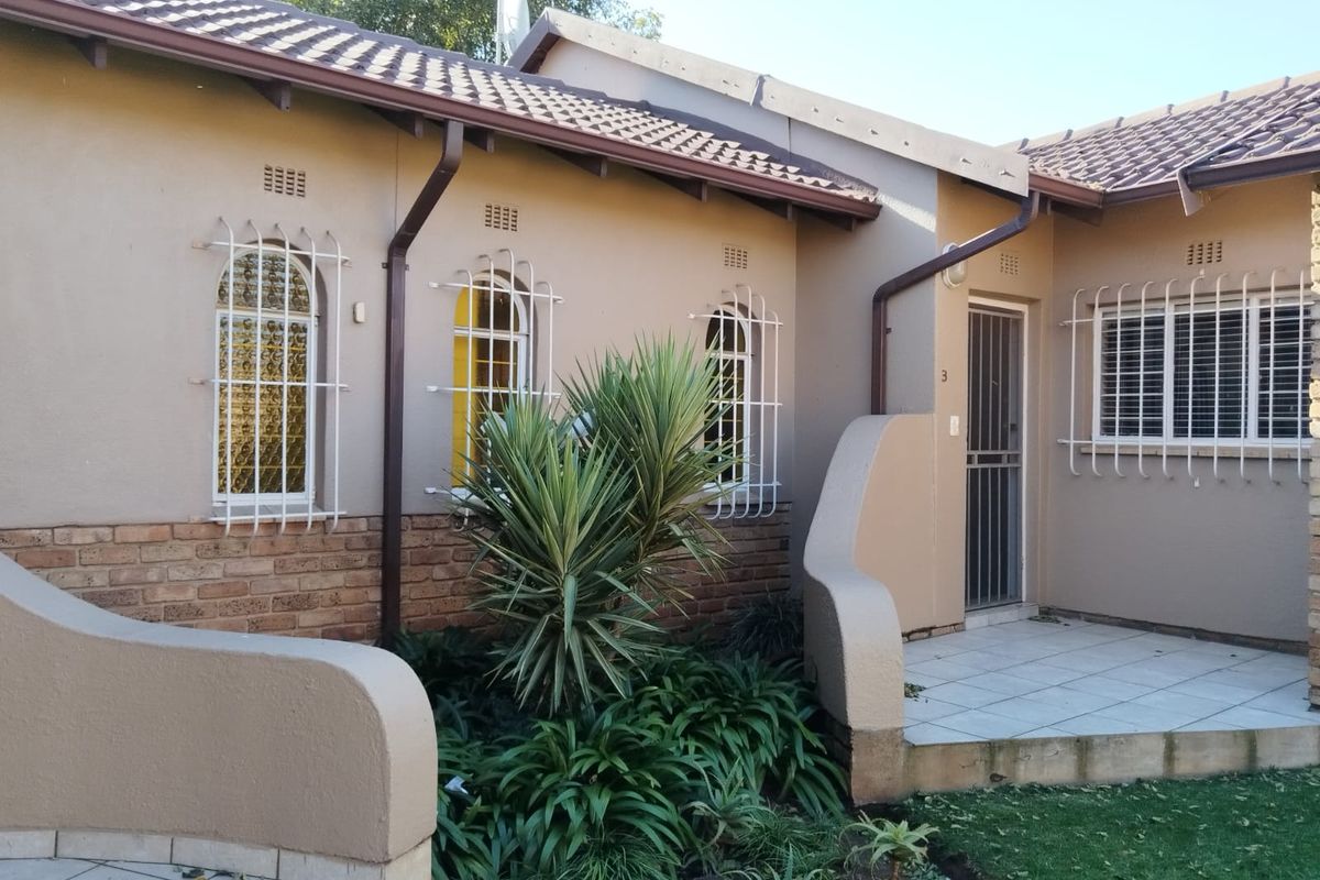 2 Bedroom simplex with Double garage to rent - Photo 4