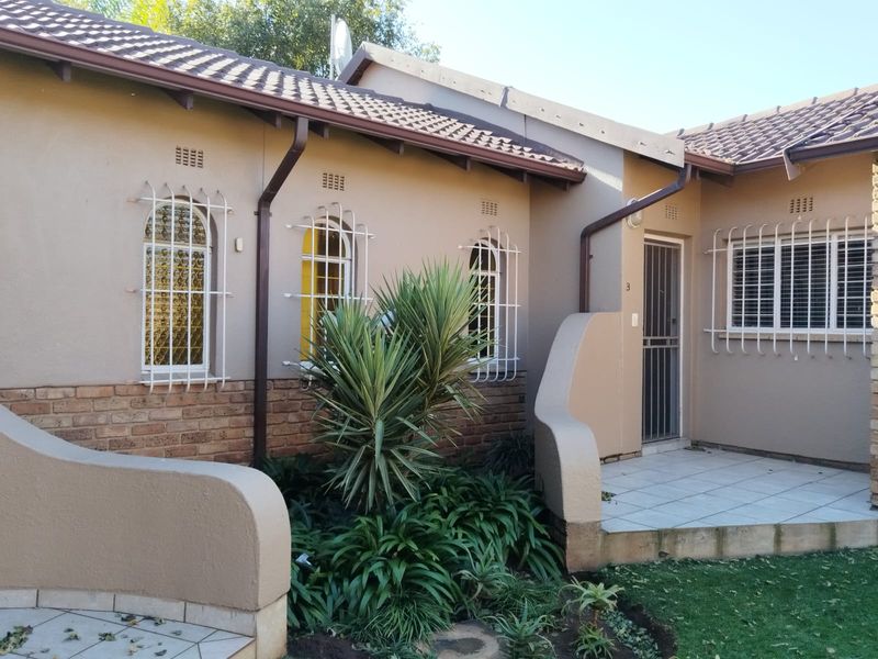 2 Bedroom simplex with Double garage to rent - Photo 4