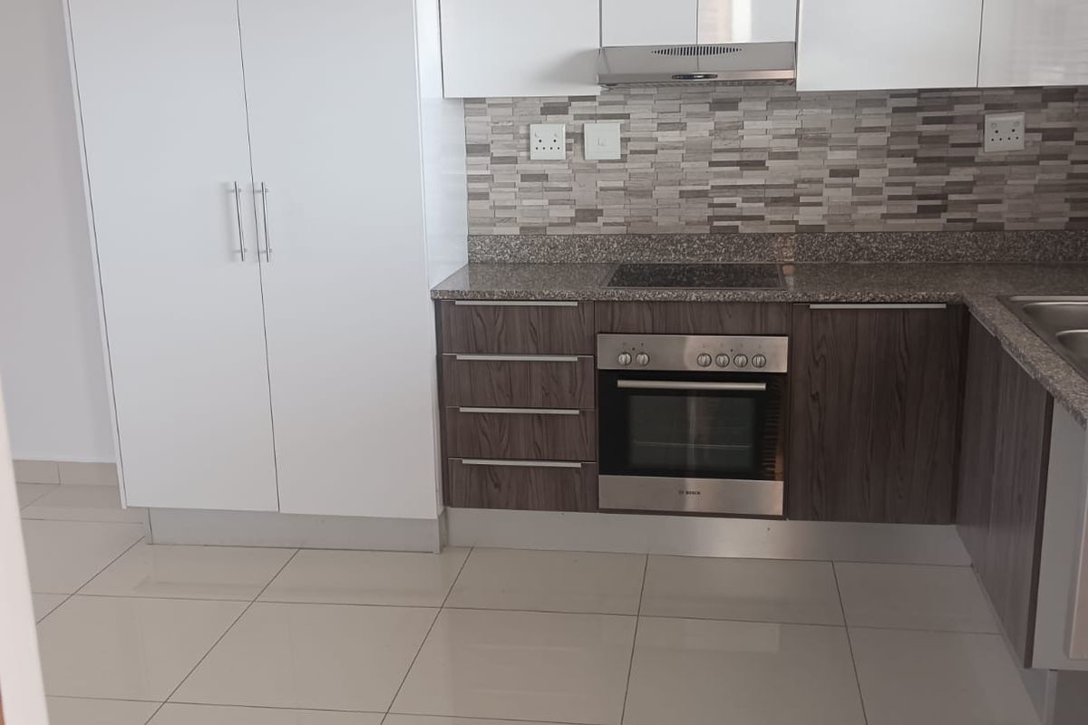 Stylish Fourth Floor Apartment in Umhlanga Ridge - Photo 5