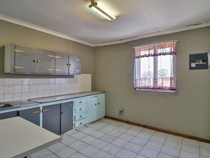 BATCHELOR APARTMENT WITH GARAGE FOR SALE - Photo 7