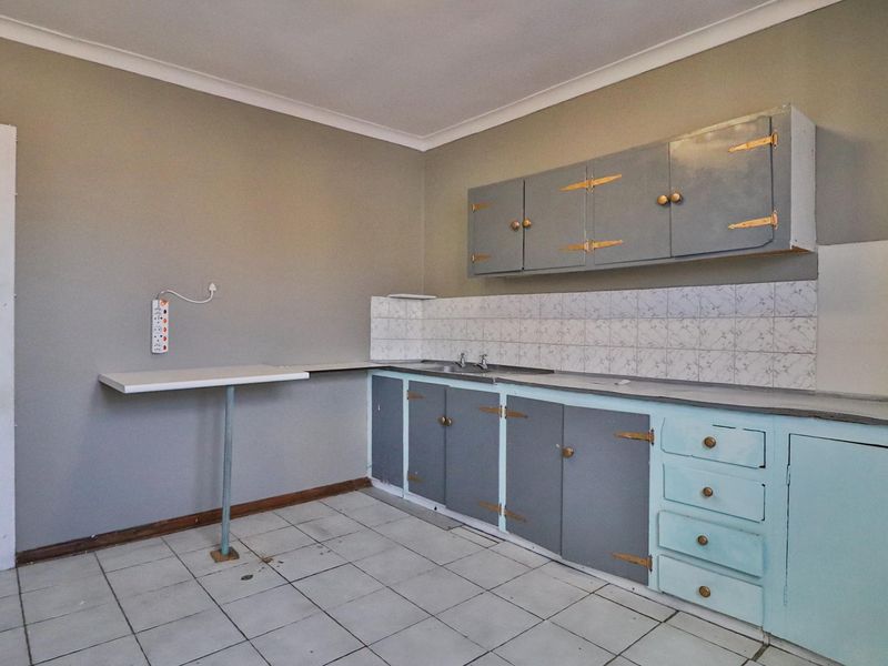 BATCHELOR APARTMENT WITH GARAGE FOR SALE - Photo 6