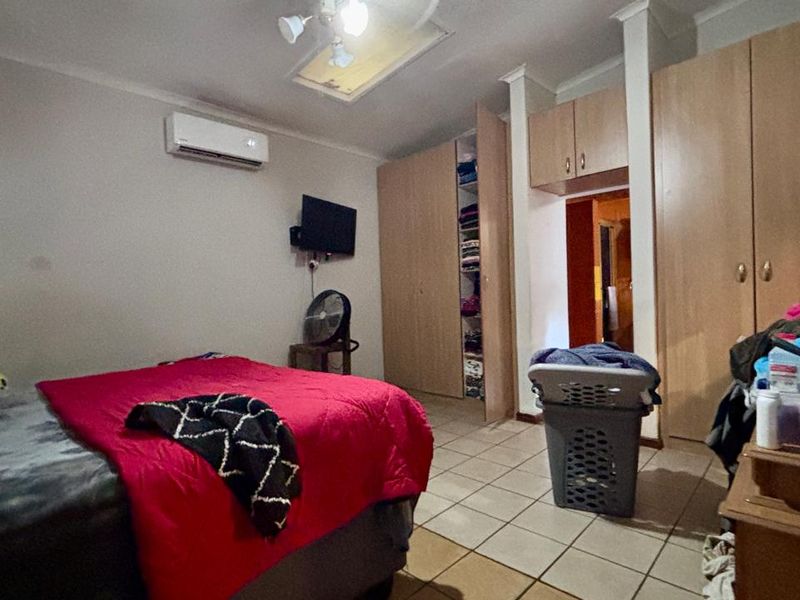 4 BEDROOM HOUSE TO LET - Photo 8