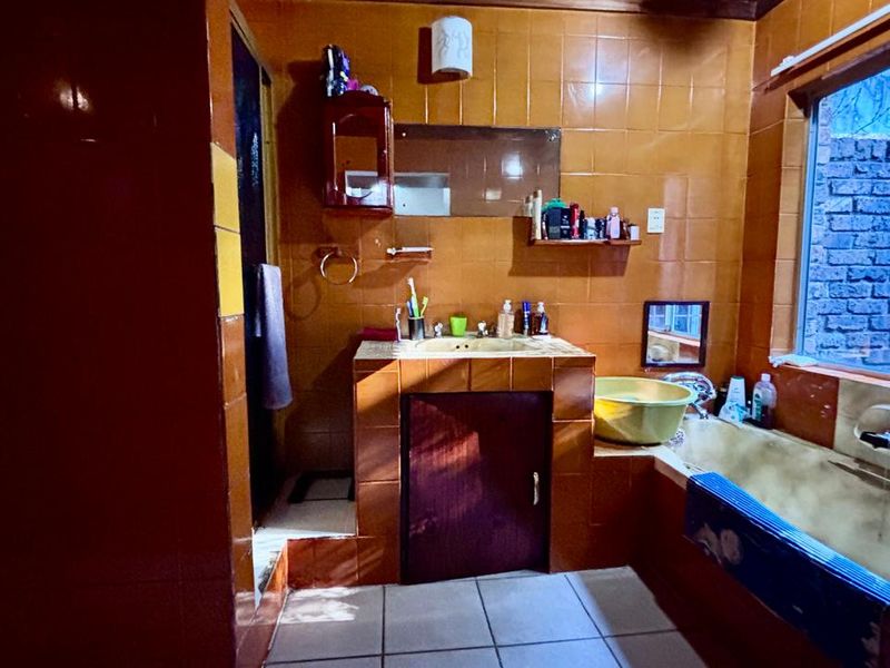 4 BEDROOM HOUSE TO LET - Photo 9