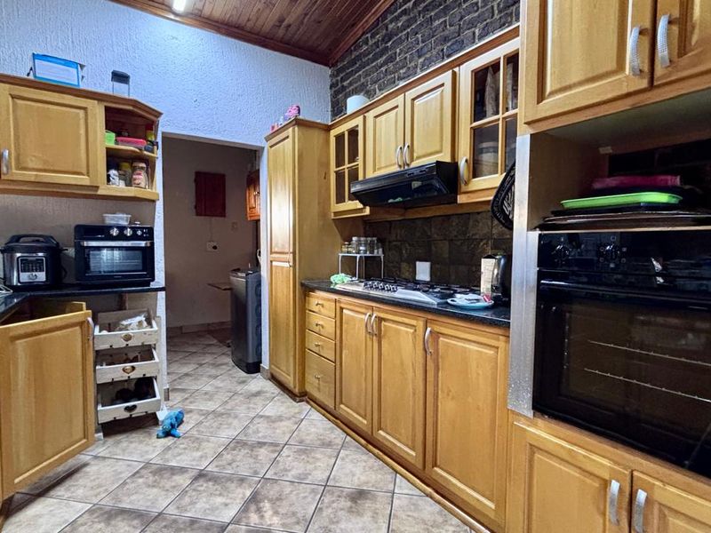4 BEDROOM HOUSE TO LET - Photo 6