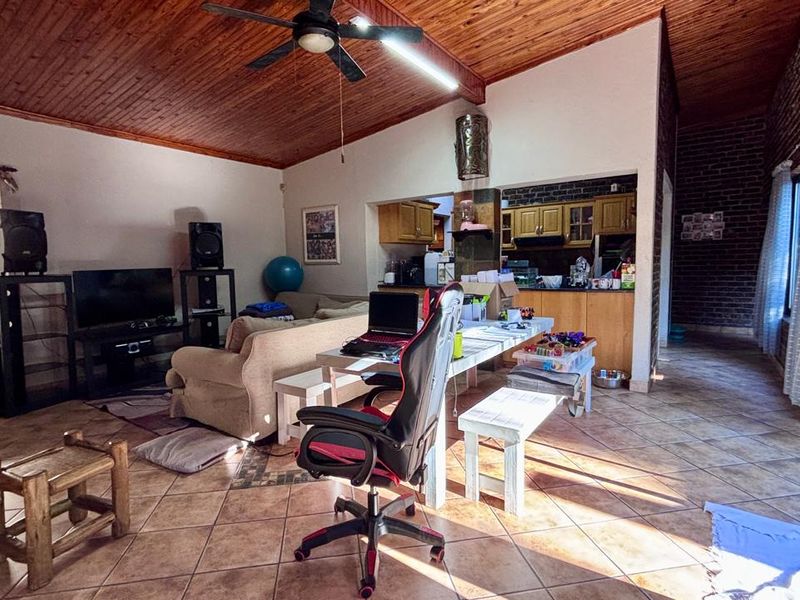 4 BEDROOM HOUSE TO LET - Photo 4