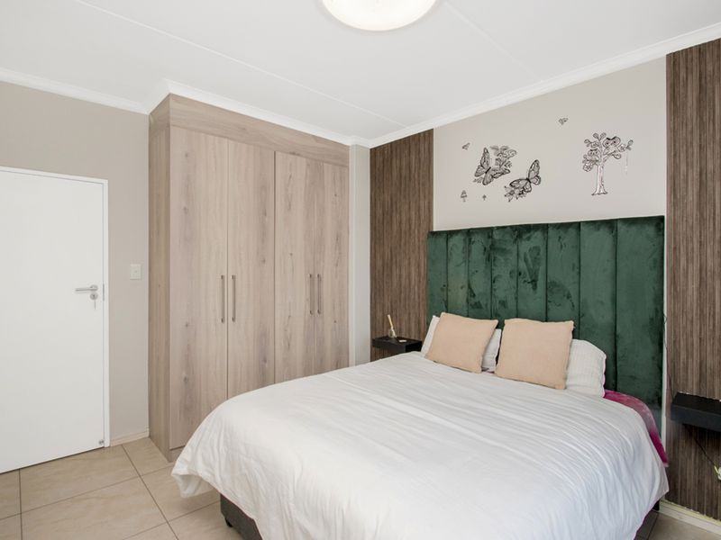 Affordable Luxury in a Prime Setting - Photo 9