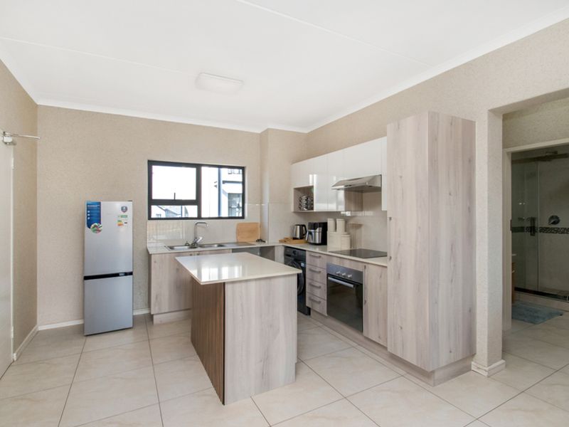 Affordable Luxury in a Prime Setting - Photo 6