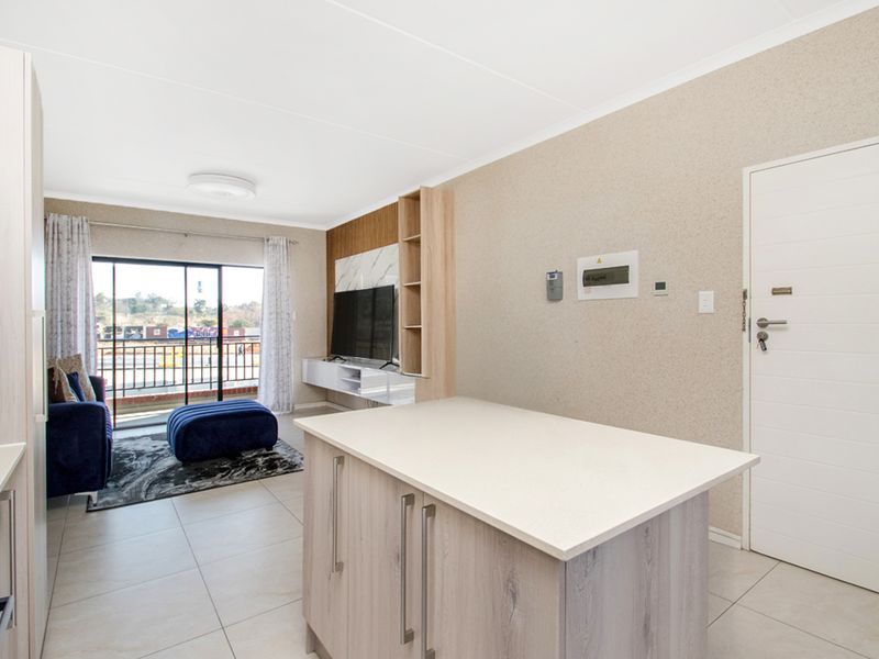 Affordable Luxury in a Prime Setting - Photo 5