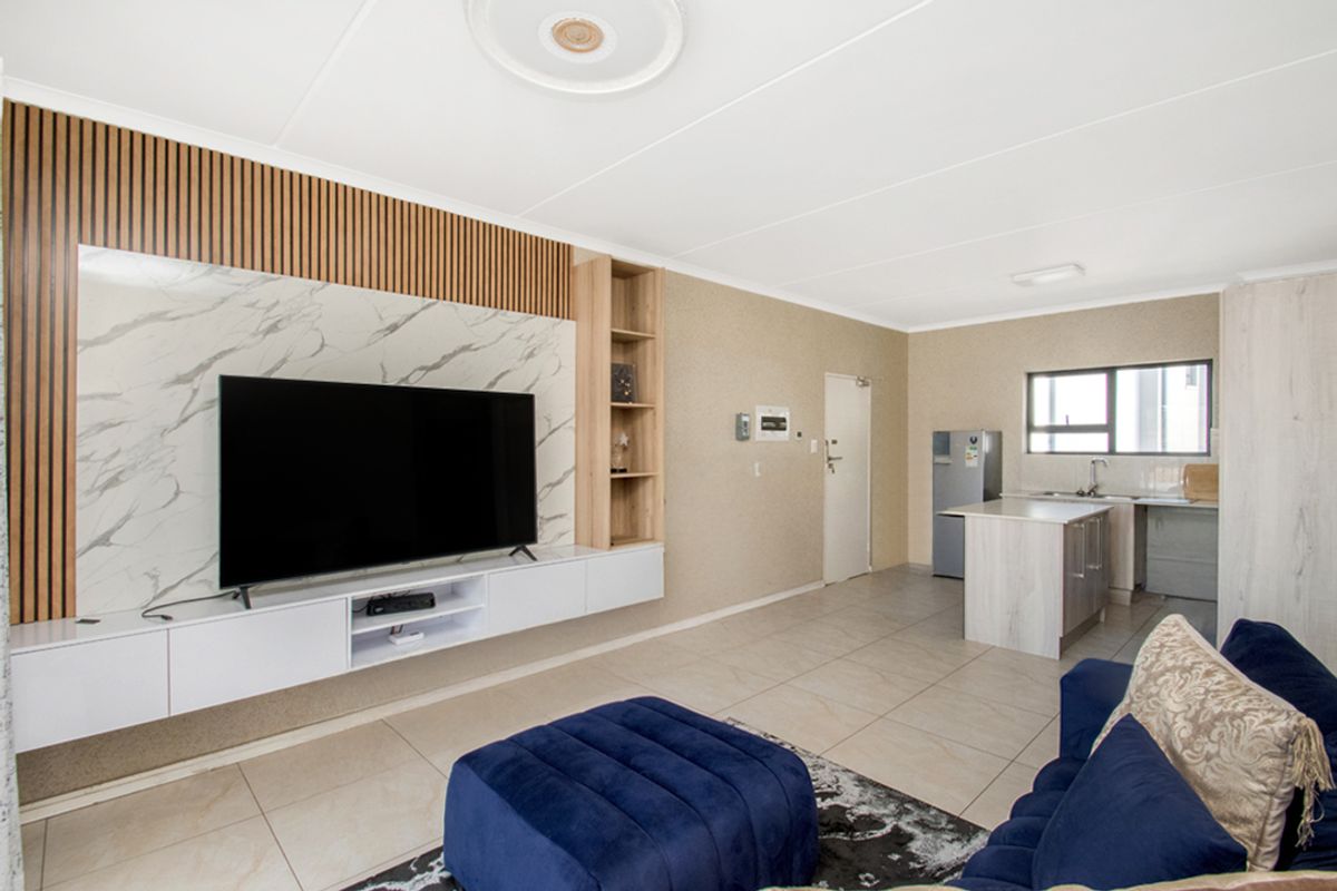Affordable Luxury in a Prime Setting - Photo 3