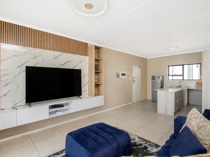 Affordable Luxury in a Prime Setting - Photo 3