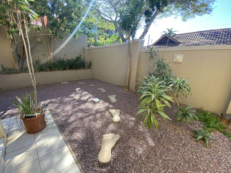 Studio Garden Cottage - Photo 8
