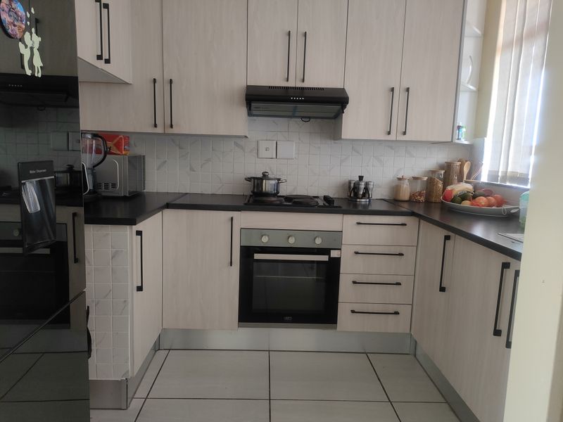 Flat For Sale In Pretoria - Photo 4