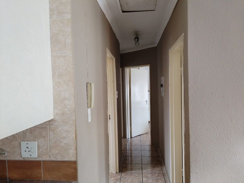 Charming 3-Bedroom, 1-Bathroom Townhouse in Birchleigh North! - Photo 10