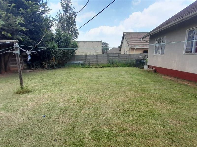 Investor's Goldmine in Rhodesfield !!! - Photo 2