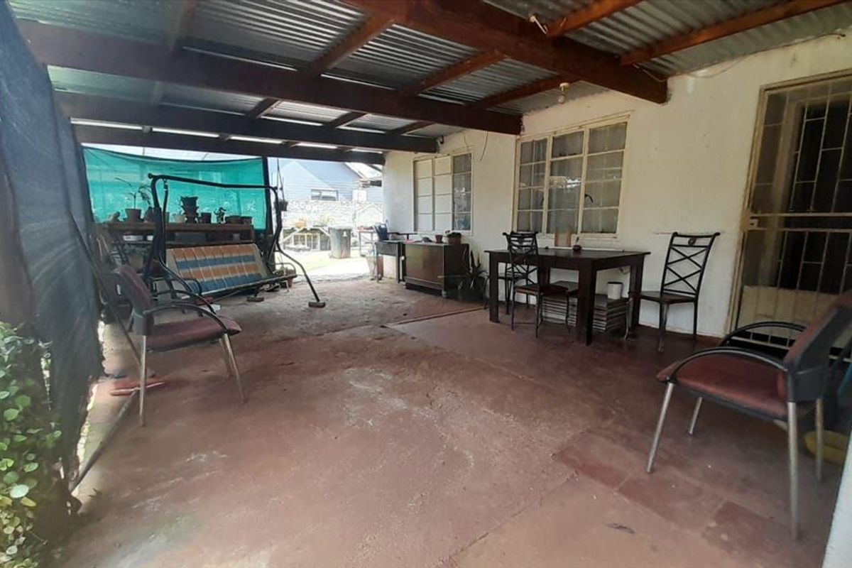 Investor's Goldmine in Rhodesfield !!! - Photo 3