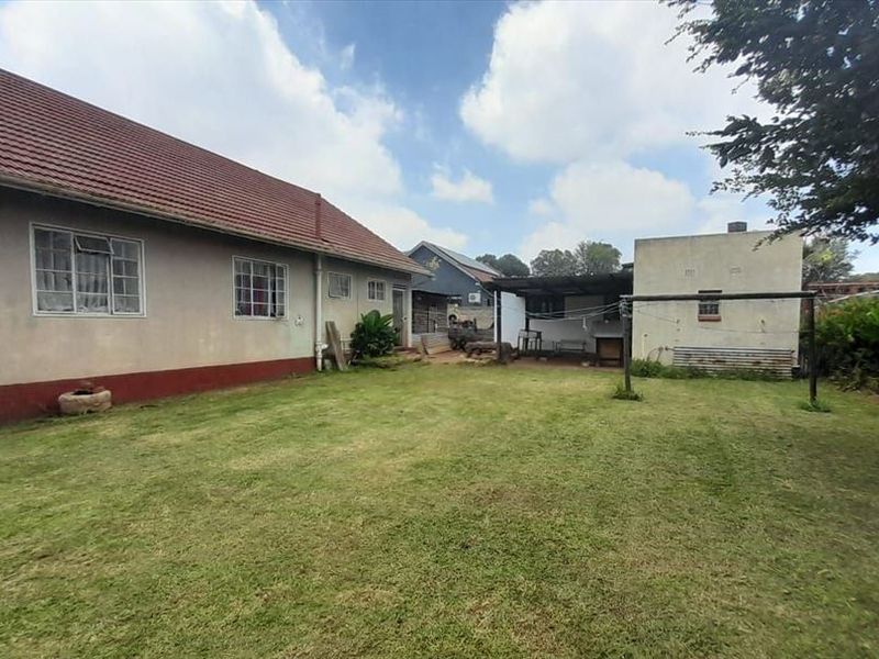 Investor's Goldmine in Rhodesfield !!! - Photo 10