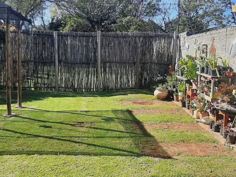 Investor's Goldmine in Rhodesfield !!! - Photo 8