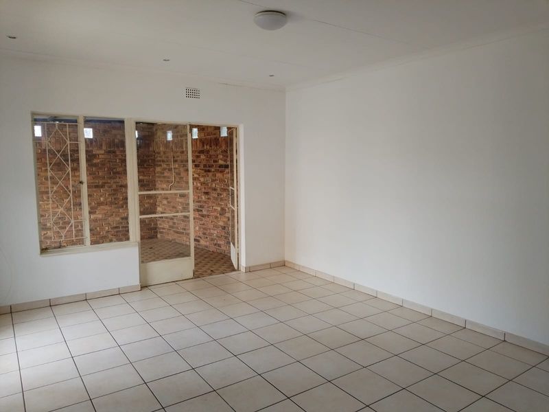 Stunning 3-Bedroom, 2-Bathroom Townhouse in Birchleigh North! - Photo 9