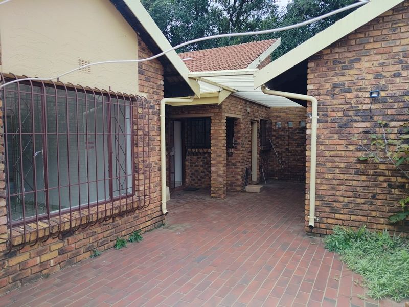Stunning 3-Bedroom, 2-Bathroom Townhouse in Birchleigh North! - Photo 3